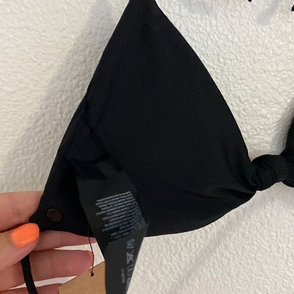 NWT- Volcom black simply seamless triangle bikini top- Size medium - Picture 9 of 12